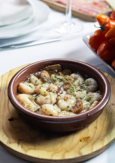 Cocina tradicional madrileña en La Cava de Illán desde 1988