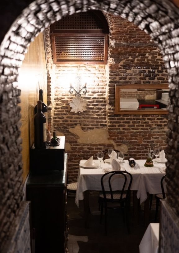 Cocina tradicional madrileña en La Cava de Illán desde 1988