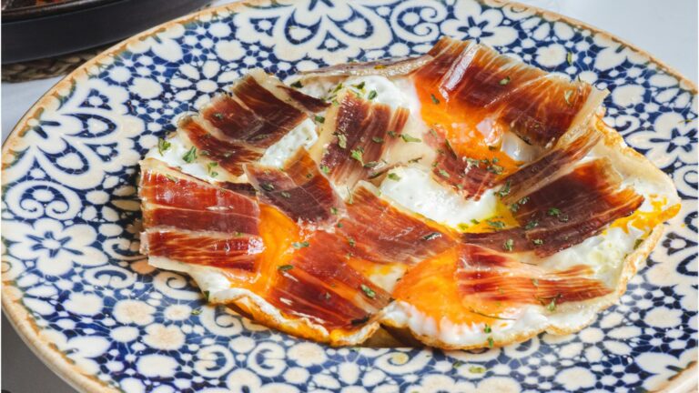 Cocina tradicional madrileña en La Cava de Illán desde 1988