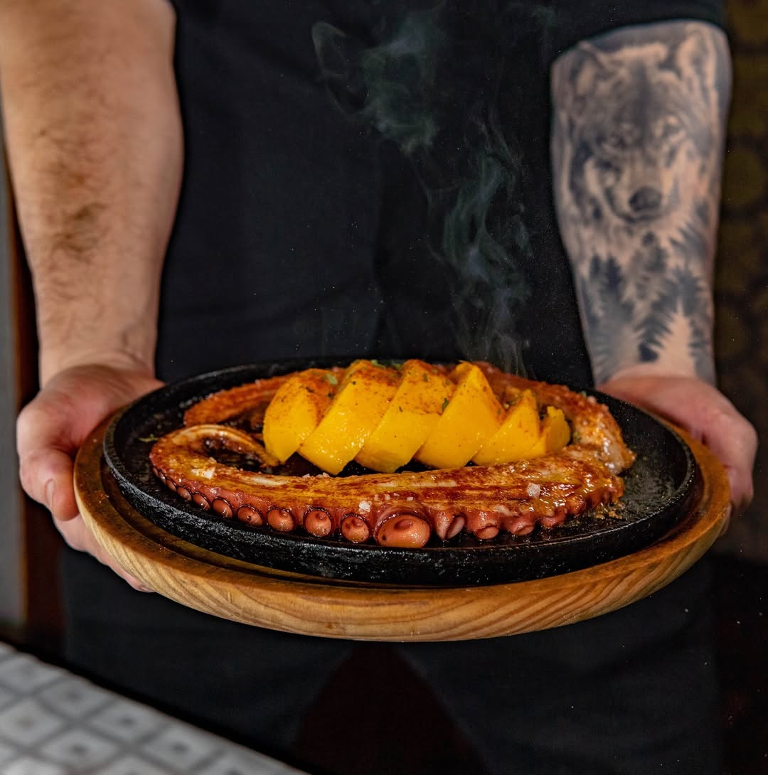 Cocina tradicional madrileña en La Cava de Illán desde 1988